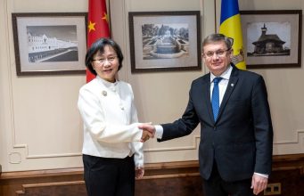 Молдова намерена увеличить экспорт вина, мёда и фруктов в Китай