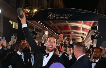Гарри Кейн впервые выиграл «Золотой мяч»